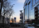 К Пироговской набережной ведет аллея вдоль гостевой автостоянки К Пироговской набережной ведет аллея вдоль гостевой автостоянки