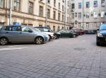 Парковка в закрытом дворе дома Парковка в закрытом дворе дома