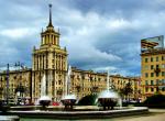 Площадь с фонтанами у Российской Национальной библиотеки. Площадь с фонтанами у Российской Национальной библиотеки.