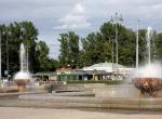 Фонтаны и Парк Победы у станции метро Фонтаны и Парк Победы у станции метро
