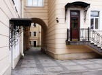 Офис управляющей компании на первом этаже дома Офис управляющей компании на первом этаже дома